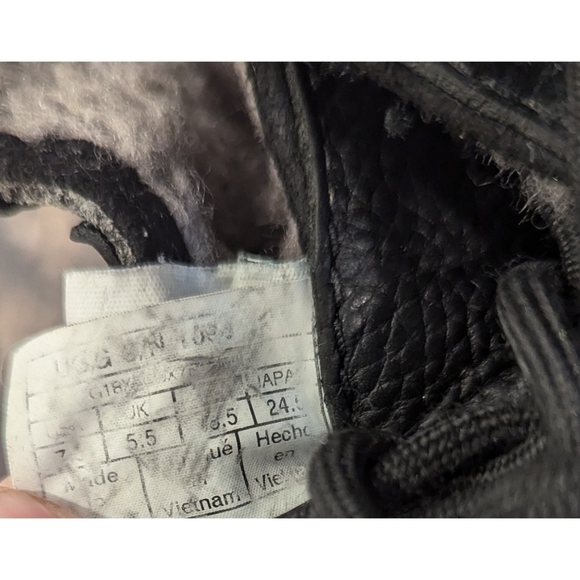 Ugg Adirondack Boots III in Black and Grey  Size 7.5 - Picture 12 of 14